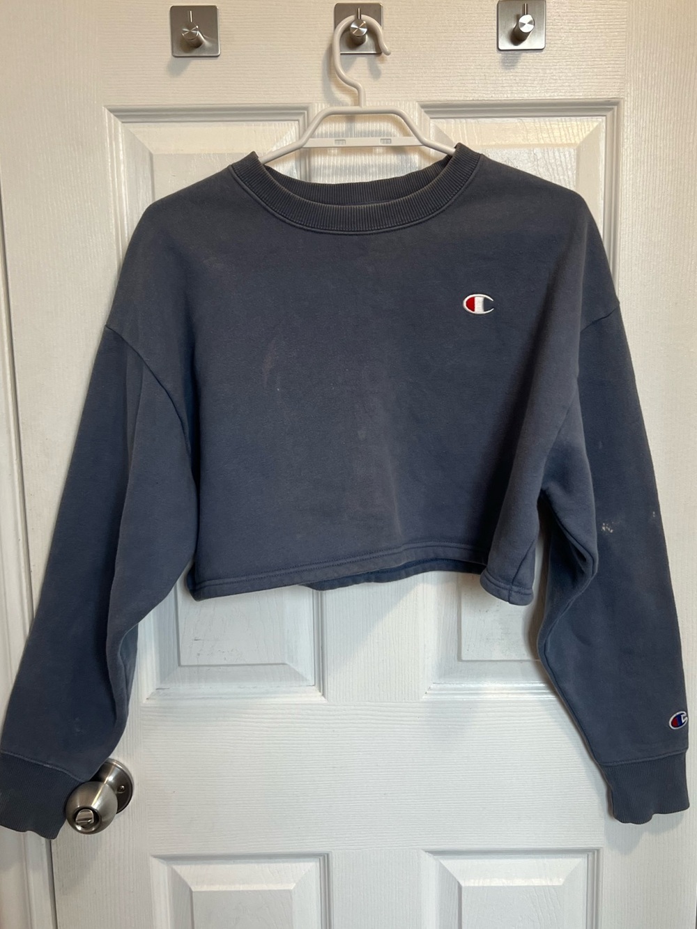 Champion Women's Cropped Crewneck Sweatshirt - Navy (Discoloured/Bleached)
